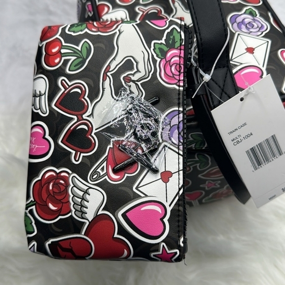 🔹️Betsey johnson🔹️ valentines print cosmetic make up  train case  extra pouch - Picture 2 of 3